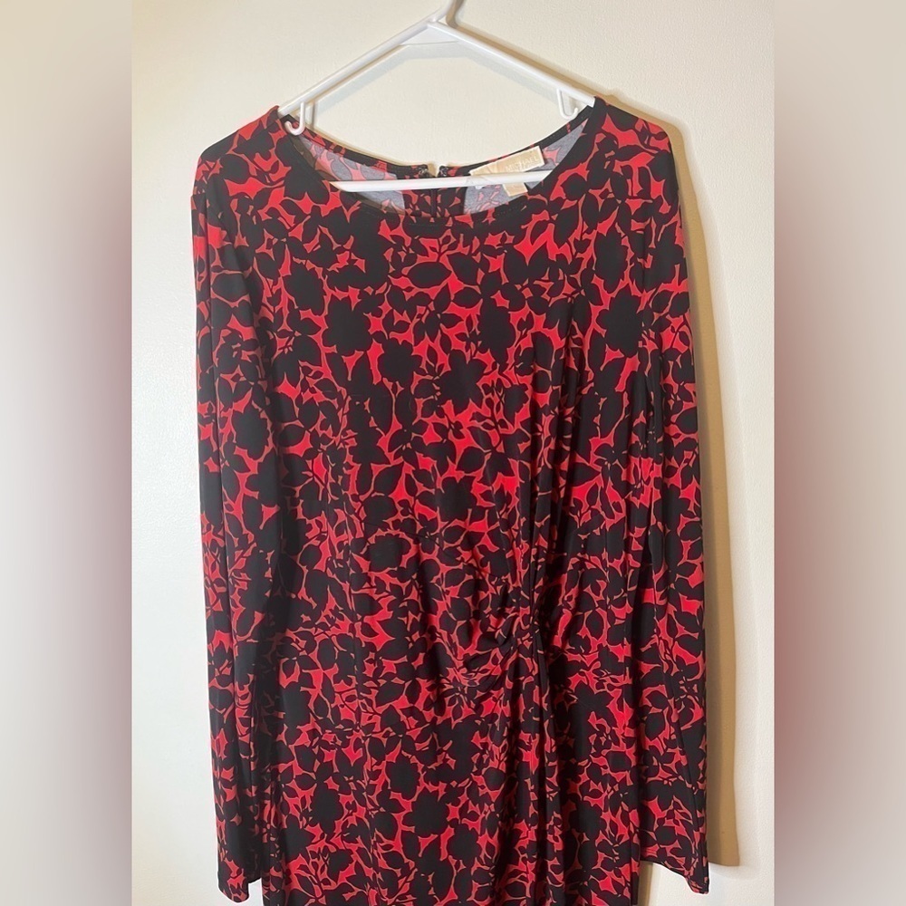 Red and black Michael
Michael Kors long sleeve dress size Large - Picture 3 of 4